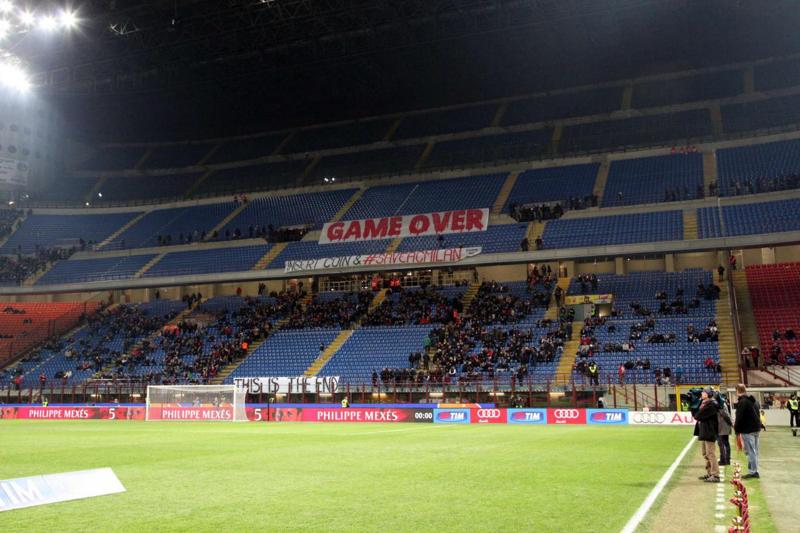 Milan, la Curva Sud: “Berlusconi fai campagna acquisti o elettorale?”