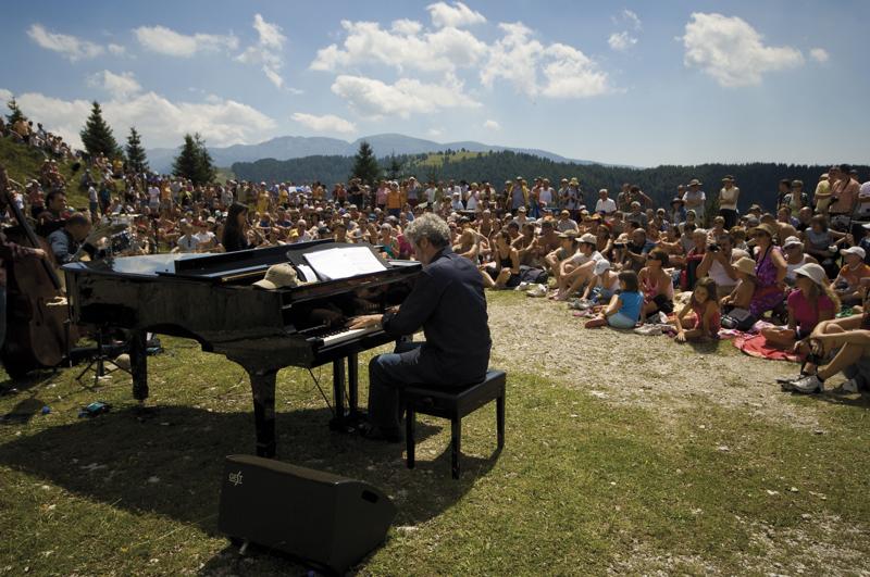 Guardando le Dolomiti si ascolta grande musica Guardando le Dolomiti si ascolta grande musica