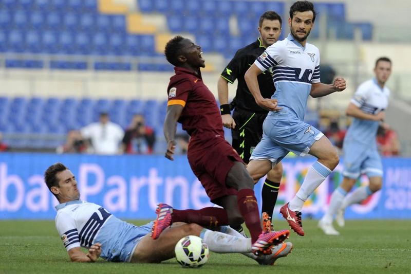 Derby, beffa atroce Lazio: Champions a rischio. Totti: “Game over” Derby, beffa atroce Lazio: Champions a rischio. Totti: “Game over”