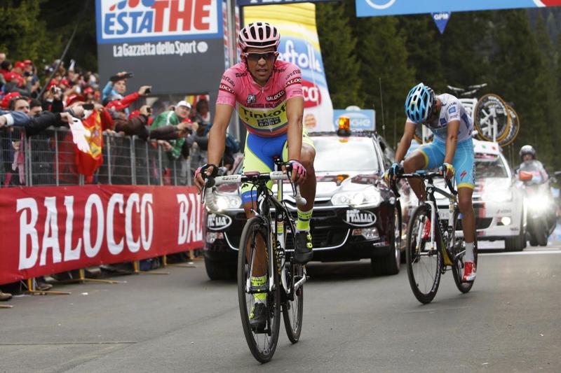 Giro d’Italia, Mortirolo: vola Contador. Aru affonda: “Ho tenuto duro” Giro d’Italia, Mortirolo: vola Contador. Aru affonda: “Ho tenuto duro”