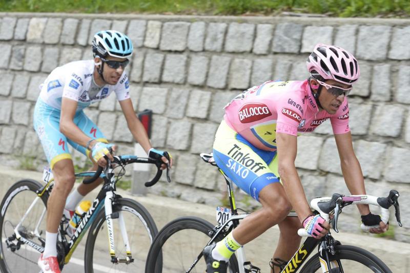 Giro d’Italia, Mortirolo: vola Contador. Aru affonda: “Ho tenuto duro” Giro d’Italia, Mortirolo: vola Contador. Aru affonda: “Ho tenuto duro”