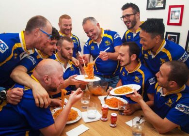 Rugby, le leggende in campo insieme  alla squadra gay friendly