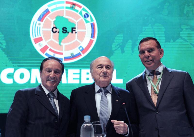 Fifa, arresti e corruzione. “Blatter non è coinvolto, siamo parte lesa” Fifa, arresti e corruzione. “Blatter non è coinvolto, siamo parte lesa”