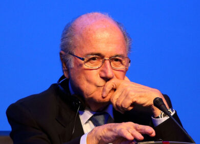 Platini: “Pronti a cacciare Blatter”. Putin difende il numero uno Fifa
