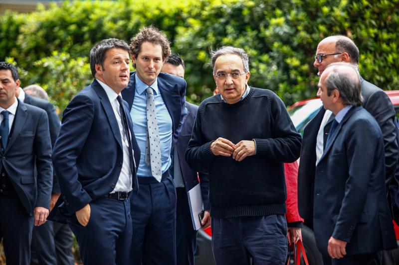 Fiat, Renzi in visita a Melfi: “Il lavoro? Si crea con il Jobs Act, non nei talk show” Fiat, Renzi in visita a Melfi: “Il lavoro? Si crea con il Jobs Act, non nei talk show”