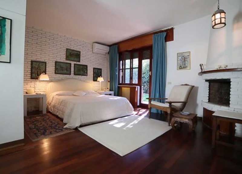 In vendita la villa di Anitona. A Sabaudia 8 mila metri quadri In vendita la villa di Anitona. A Sabaudia 8 mila metri quadri