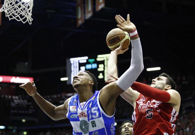 Olimpia ko con Sassari. Banchi: “Condizionati dai falli di Gentile”