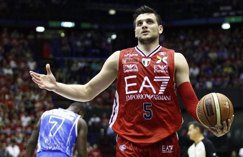 Olimpia ko con Sassari. Banchi: “Condizionati dai falli di Gentile”