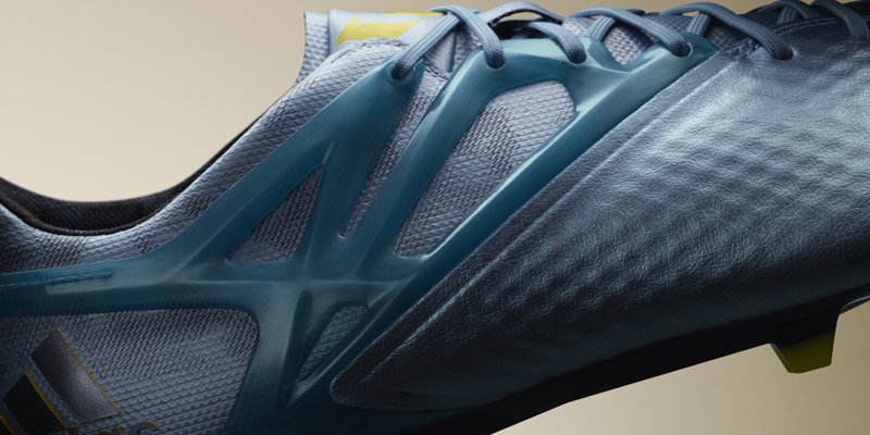 Juventus-Barcellona, Messi tira fuori le scarpe a raggi X