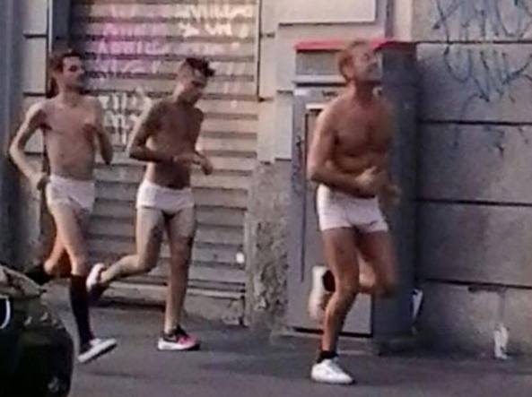 Rocco Siffredi, Fedez e J-Ax in mutande e di corsa a Milano Rocco Siffredi, Fedez e J-Ax in mutande e di corsa a Milano