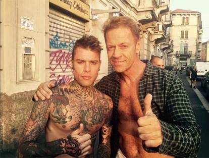 Rocco Siffredi, Fedez e J-Ax in mutande e di corsa a Milano Rocco Siffredi, Fedez e J-Ax in mutande e di corsa a Milano