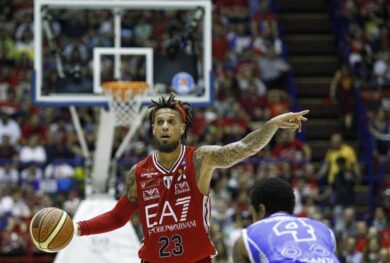 Hackett, Gentile e Moss trascinano l’Olimpia Milano: è 1-1 con Sassari
