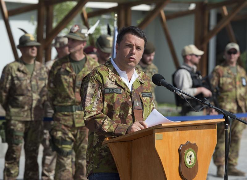 Renzi non commenta il voto e vola a Kabul. “Restiamo in Afghanistan” Renzi non commenta il voto e vola a Kabul. “Restiamo in Afghanistan”