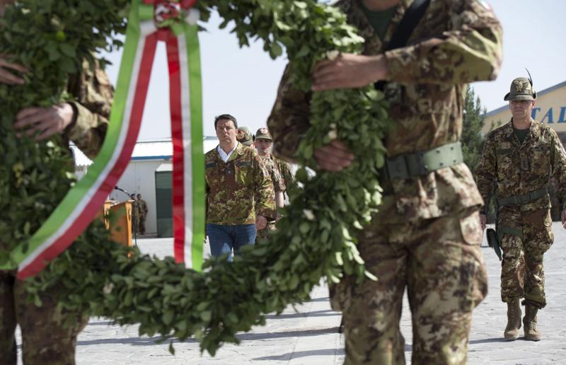 Renzi non commenta il voto e vola a Kabul. “Restiamo in Afghanistan” Renzi non commenta il voto e vola a Kabul. “Restiamo in Afghanistan”