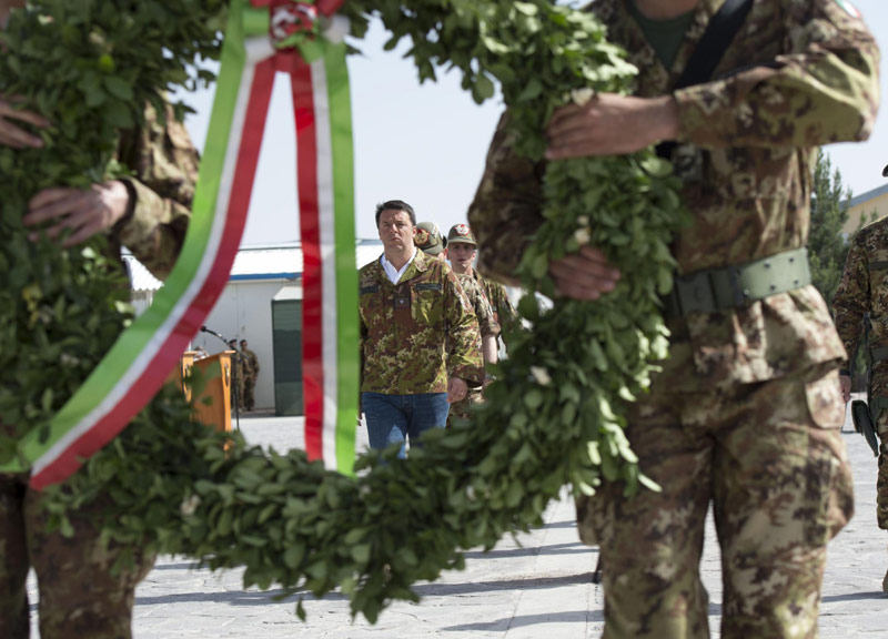 Renzi non commenta il voto e vola a Kabul. “Restiamo in Afghanistan” Renzi non commenta il voto e vola a Kabul. “Restiamo in Afghanistan”