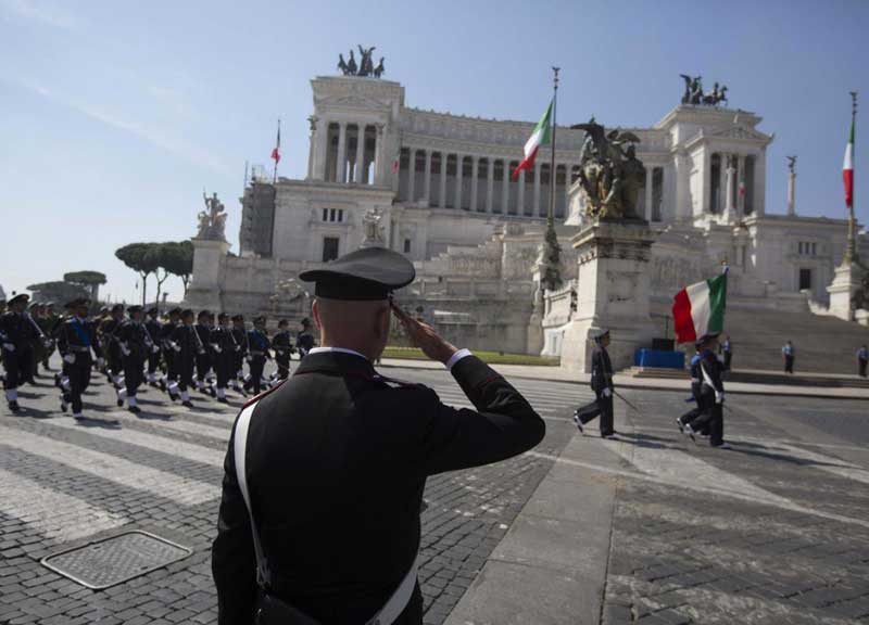 Il bluff della festa della Repubblica. Monarchici: “La data è il 13 giugno” Il bluff della festa della Repubblica. Monarchici: “La data è il 13 giugno”