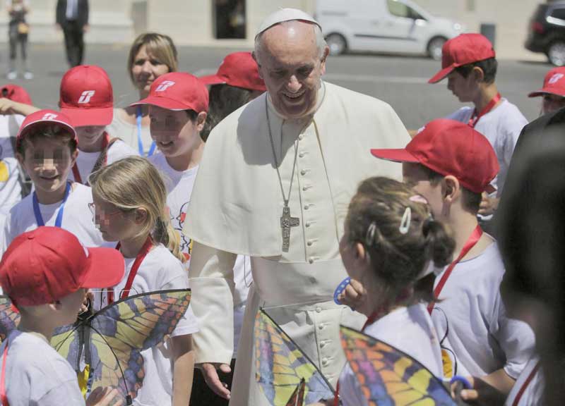 Papa Francesco: “La politica non capisce niente”. “La crisi economica devasta le famiglie” Papa Francesco: “La politica non capisce niente”. “La crisi economica devasta le famiglie”