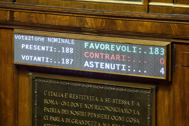 Renzi trema, dieci senatori pronti a lasciare il governo. Insight Renzi trema, dieci senatori pronti a lasciare il governo. Insight