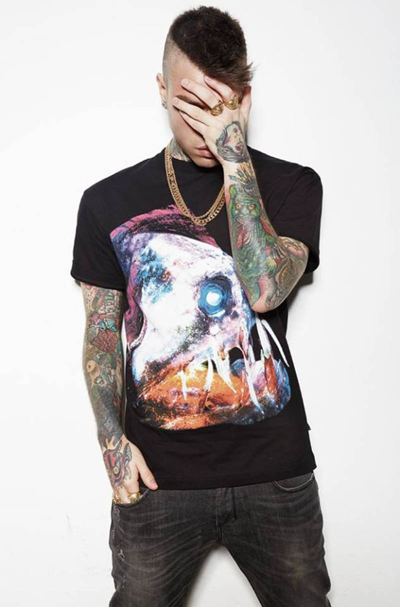 Fedez disegna la sua prima linea per Sisley: NoGodz Fedez disegna la sua prima linea per Sisley: NoGodz