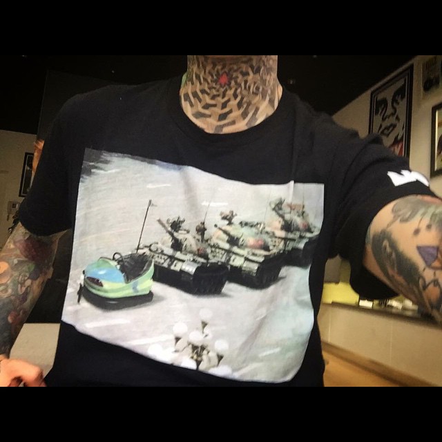 Fedez disegna la sua prima linea per Sisley: NoGodz Fedez disegna la sua prima linea per Sisley: NoGodz