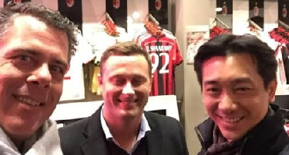 Milan, blitz di Mr.Bee ad Arcore da Berlusconi: offerto un miliardo Milan, blitz di Mr.Bee ad Arcore da Berlusconi: offerto un miliardo