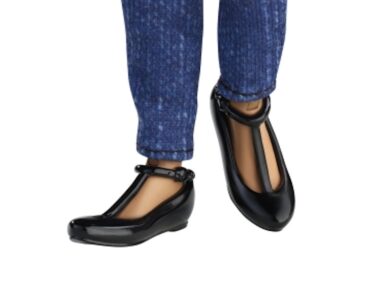 Barbie scende dai tacchi: caviglie mobili per le nuove bambole