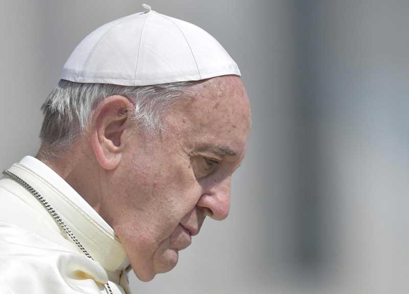 Papa Francesco sbarca a Sarajevo: “Si vede fiorire la primavera”