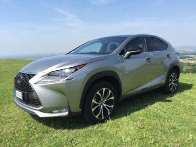 Lexus NX Hybrid il SUV  perfetto anche in città