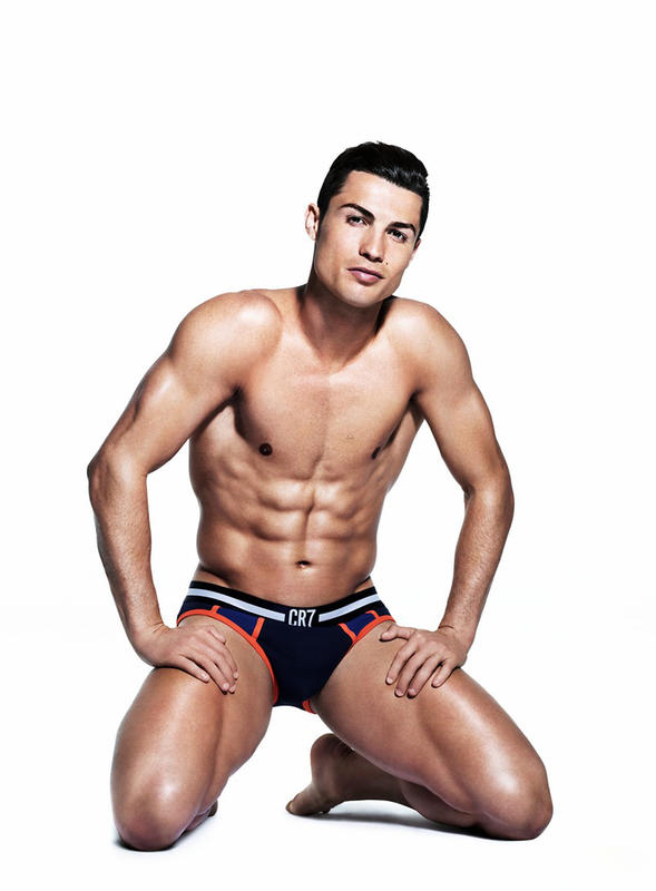 Cristiano Ronaldo, gay? “E’ spazzatura!”. E Alessia Tedeschi… Cristiano Ronaldo, gay? “E’ spazzatura!”. E Alessia Tedeschi…