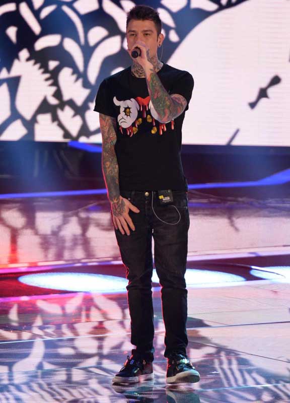 Fedez, rissa al Just Cavalli con i fan e insulti agli agenti: denunciato Fedez, rissa al Just Cavalli con i fan e insulti agli agenti: denunciato
