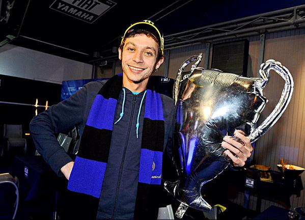 Valentino Rossi si allea con la Juventus: accordo. Tradita la sua Inter Valentino Rossi si allea con la Juventus: accordo. Tradita la sua Inter