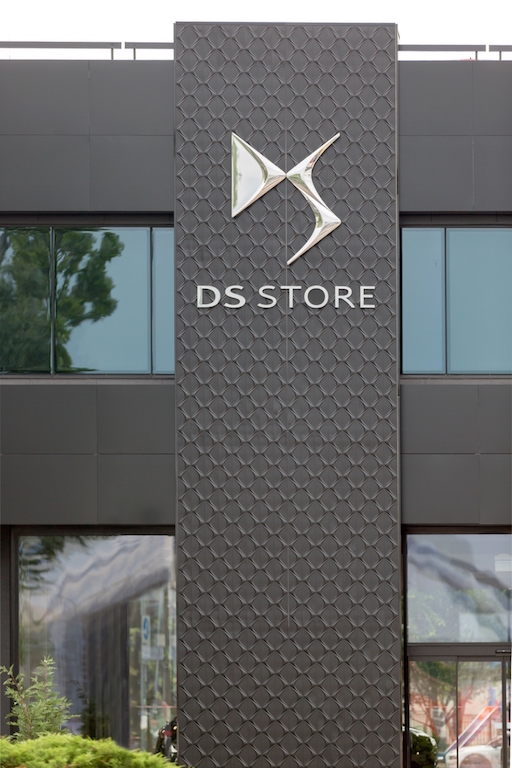 Apre ufficialmente i battenti a Milano, il primo DS Store italiano