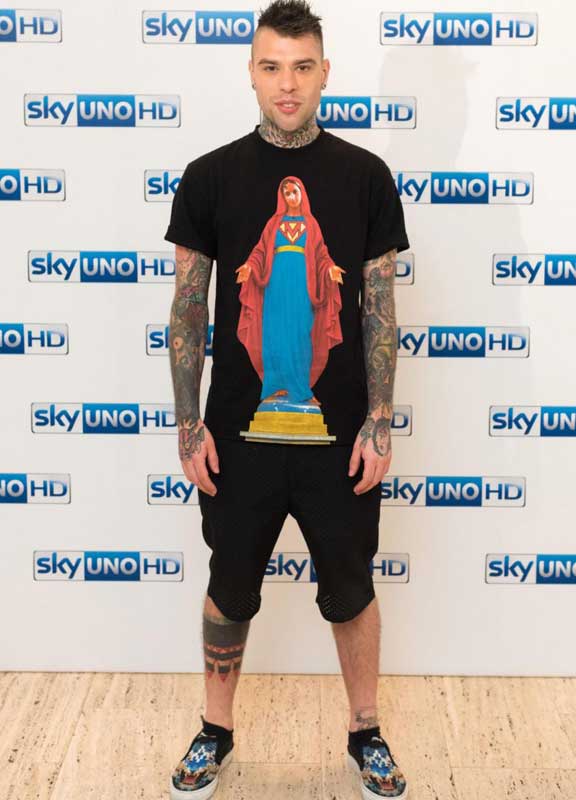 Fedez, la rete si schiera con il cantante: 80mila like per l’artista Fedez, la rete si schiera con il cantante: 80mila like per l’artista