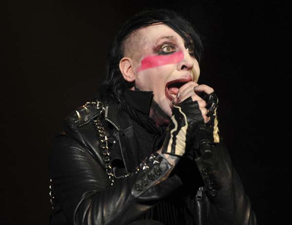 Marilyn Manson: nuova data. La “messa nera” fa sold out: tutti pazzi per il reverendo del rock Marilyn Manson: nuova data. La “messa nera” fa sold out: tutti pazzi per il reverendo del rock