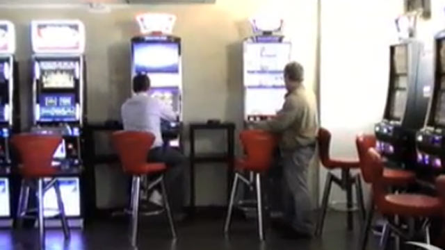 Italiani schiavi di slot e gratta e vinci. Gioco d’azzardo, boom di “patologici” Italiani schiavi di slot e gratta e vinci. Gioco d’azzardo, boom di “patologici”