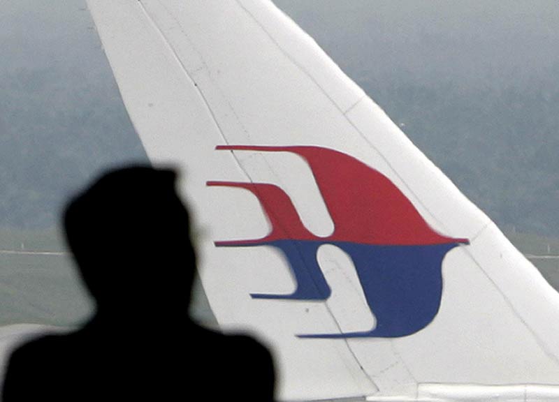 Malaysia Airlines, aereo prende fuoco in volo: atterraggio d’emergenza Malaysia Airlines, aereo prende fuoco in volo: atterraggio d’emergenza