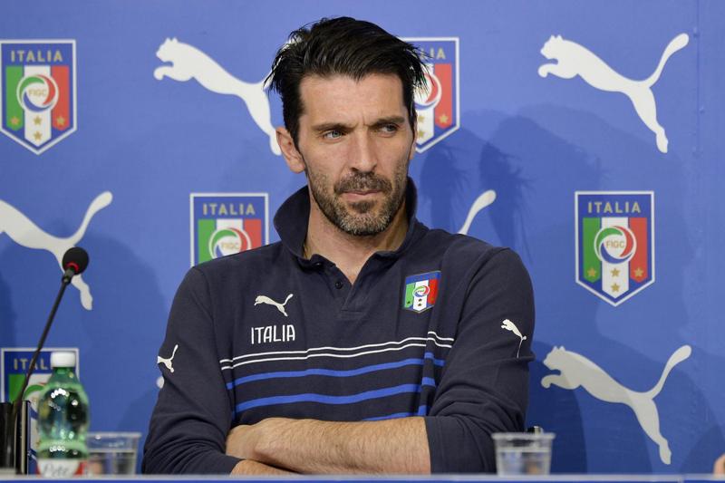 Italia, Buffon rimedia 10 punti al ginocchio in Croazia Italia, Buffon rimedia 10 punti al ginocchio in Croazia