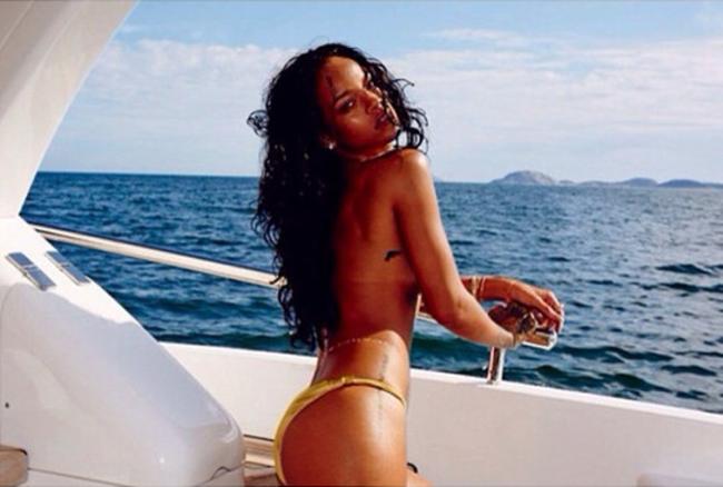 Rihanna, altro che Leonardo Di Caprio: amore con la star del Real Madrid Rihanna, altro che Leonardo Di Caprio: amore con la star del Real Madrid