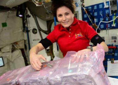 Samantha Cristoforetti racconta: “Peso 200 tonnellate e non cammino”