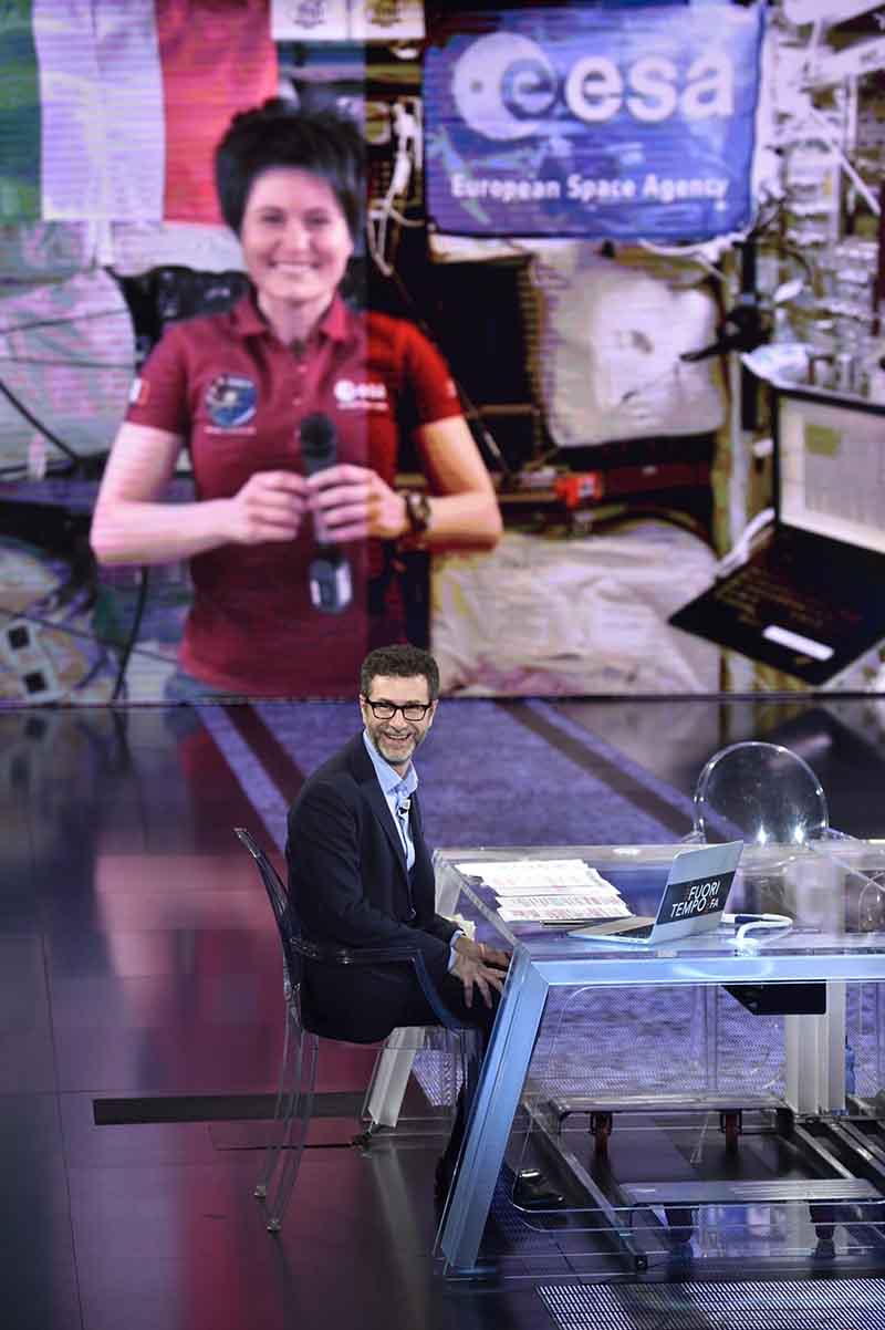 Samantha Cristoforetti racconta: “Peso 200 tonnellate e non cammino” Samantha Cristoforetti racconta: “Peso 200 tonnellate e non cammino”