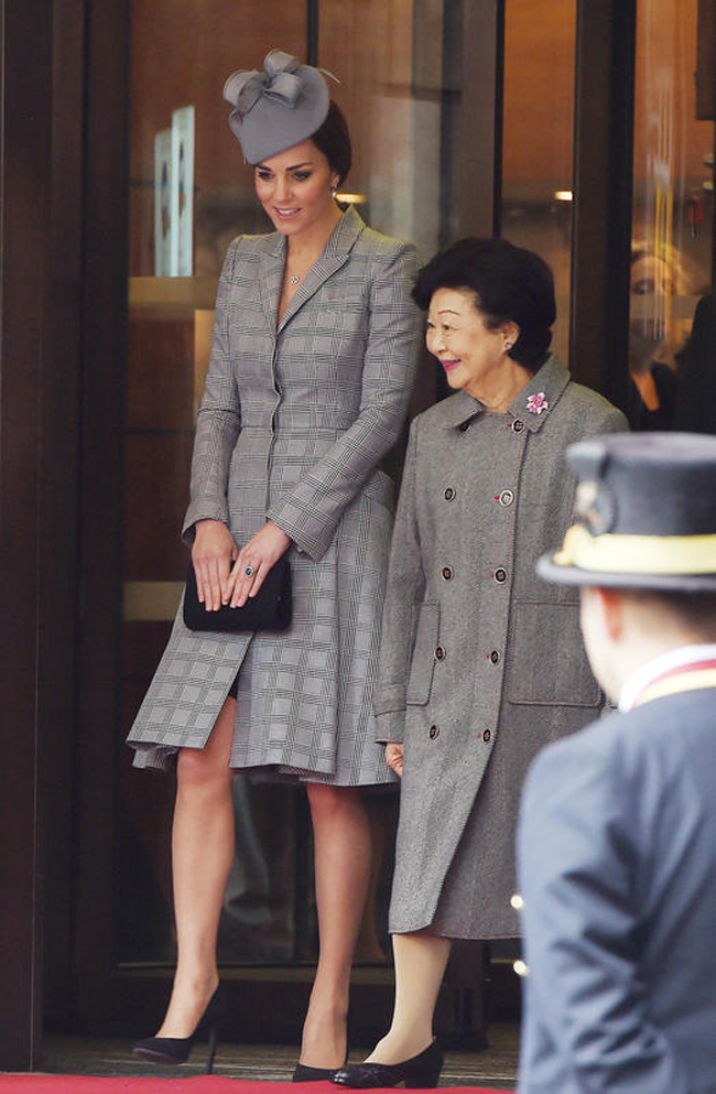 Kate Middleton, le foto del ritorno in pubblico dopo mesi: che look!