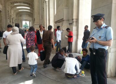 Profughi, prosegue il flusso in Centrale. Pisapia: “Garantiti decoro e legalità”