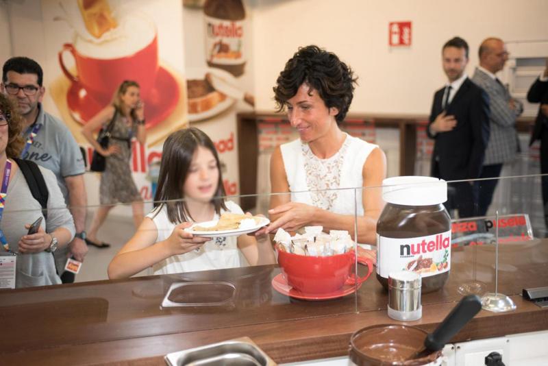Nutella, gaffe francese. Agnese Renzi difende l’Italia. Olio di palma, la verità Nutella, gaffe francese. Agnese Renzi difende l’Italia. Olio di palma, la verità