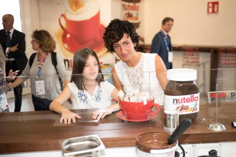 Nutella, gaffe francese. Agnese Renzi difende l’Italia. Olio di palma, la verità Nutella, gaffe francese. Agnese Renzi difende l’Italia. Olio di palma, la verità