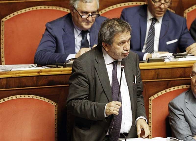 Arresto Azzollini, scontro in Giunta. M5s: “Linea difensiva delirante” Arresto Azzollini, scontro in Giunta. M5s: “Linea difensiva delirante”