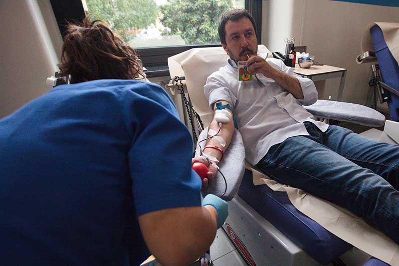 Salvini donatore. “Il mio sangue a uno straniero”. Foto e video