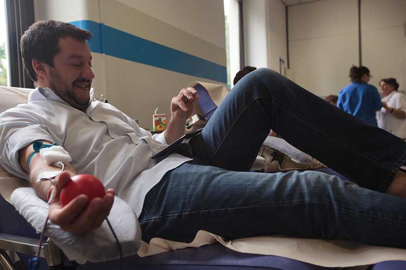 Salvini donatore. “Il mio sangue a uno straniero”. Foto e video