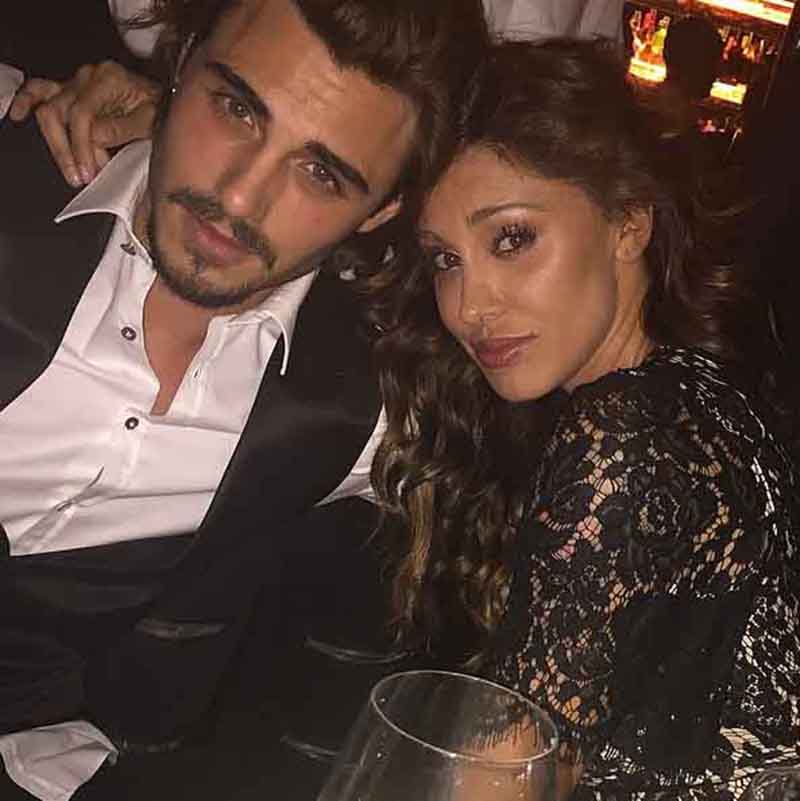 Belen, pancino sospetto nella foto con Anna Tatangelo al Ricci Belen, pancino sospetto nella foto con Anna Tatangelo al Ricci