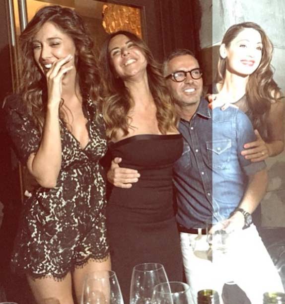 Belen, pancino sospetto nella foto con Anna Tatangelo al Ricci Belen, pancino sospetto nella foto con Anna Tatangelo al Ricci