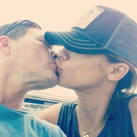 Canalis, primo bikini con pancia in vista: FOTO